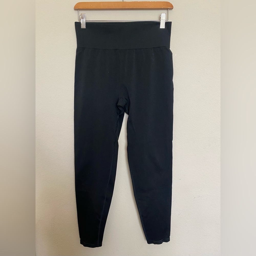 Victoria Secret pink Large seamless black leggings - Picture 1 of 5